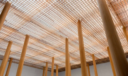 Ưu điểm thẩm mỹ và công năng của gỗ lưới trong đồ nội thất