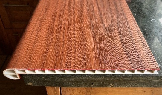 Giải pháp tối ưu sử dụng nhựa giả gỗ ốp bậc cầu thang